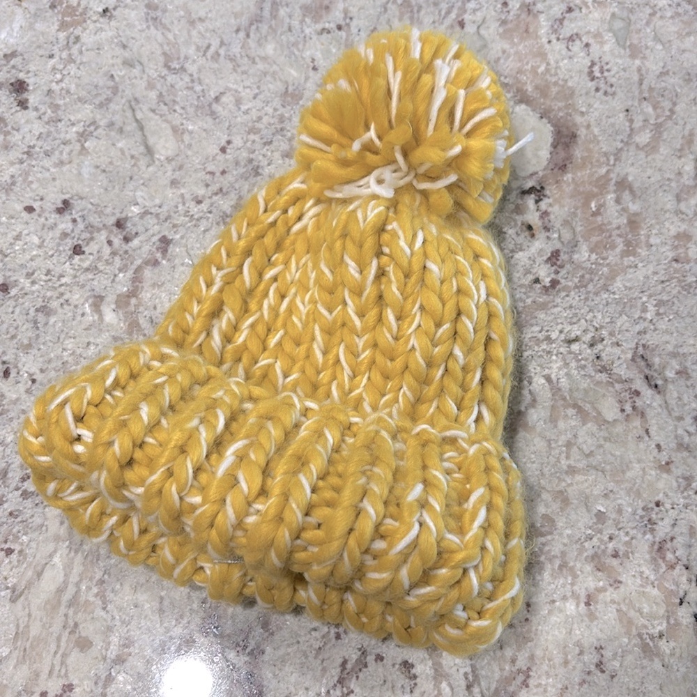 San Diego hat company NWOT cable knit beanie w/ pompom gold/white O/S